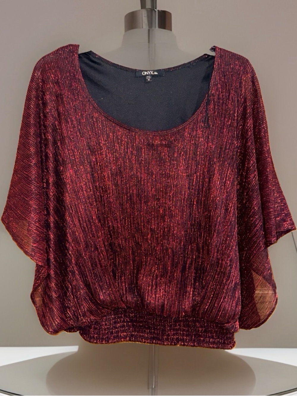 Onyx Nite Women’s Metallic Red Scoop-Neck Blouse w/Smocked Waist-M-EC